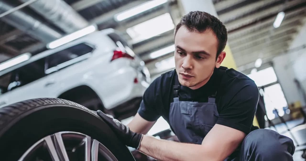 Ile lat można jeździć na oponach letnich? Sprawdź, zanim będzie za późno