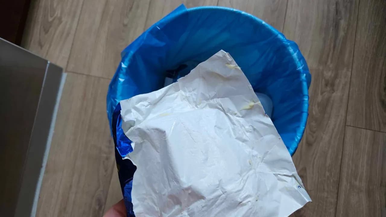 Gdzie wyrzucić folię po malowaniu? Sprawdź, by nie marnować!